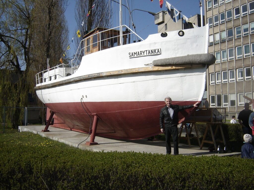 Motorówka sanitarna B-01 Samarytanka