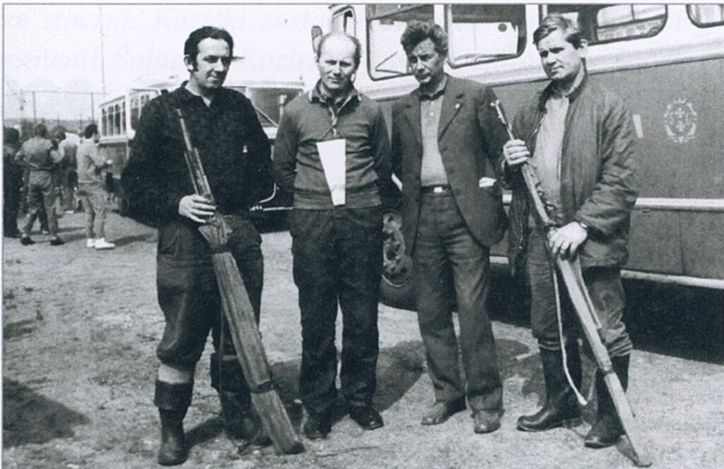 Z prawej Marian Barszczewski, Jerzy Grajewski, NN, Roman Czarnowski. - Koło Wędkarskie