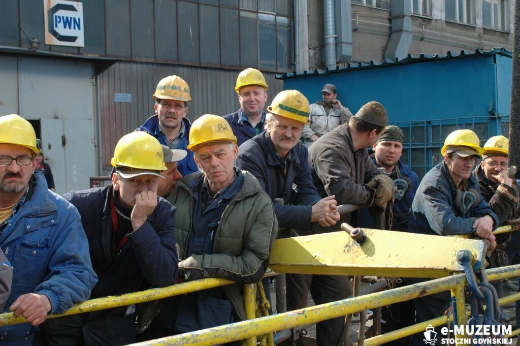 Chrzest i podniesienie bandery - 8168-20 - GARNET LEADER - 2008 - foto Tadeusz Lademann