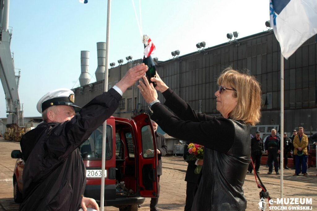 Chrzest i podniesienie bandery - 8168-20 - GARNET LEADER - 2008 - foto Tadeusz Lademann