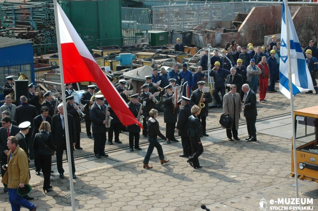 Chrzest i podniesienie bandery - 8168-20 - GARNET LEADER - 2008 - foto Tadeusz Lademann