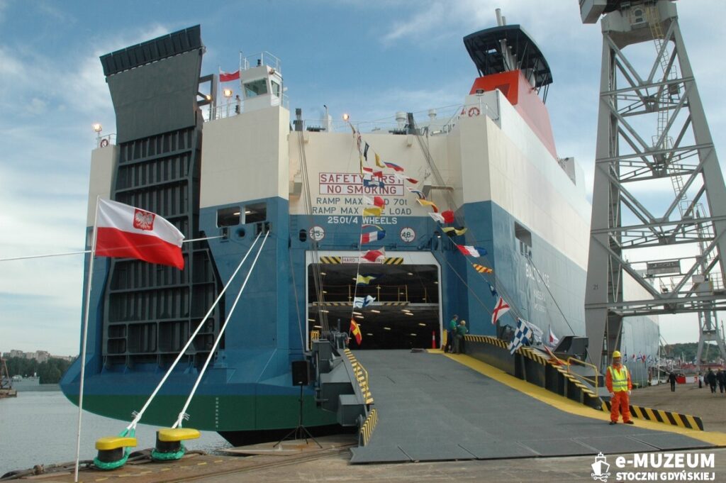 Chrzest i podniesienie bandery - 8245-5 - BALTIC ACE - 2007 - foto Tadeusz Lademann