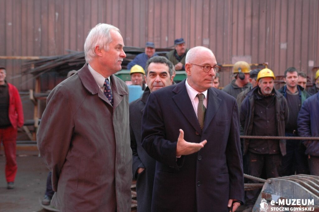 Chrzest i podniesienie bandery &ndash; 8168-15 - TAIPAN - 2006 &ndash; foto Tadeusz Lademann