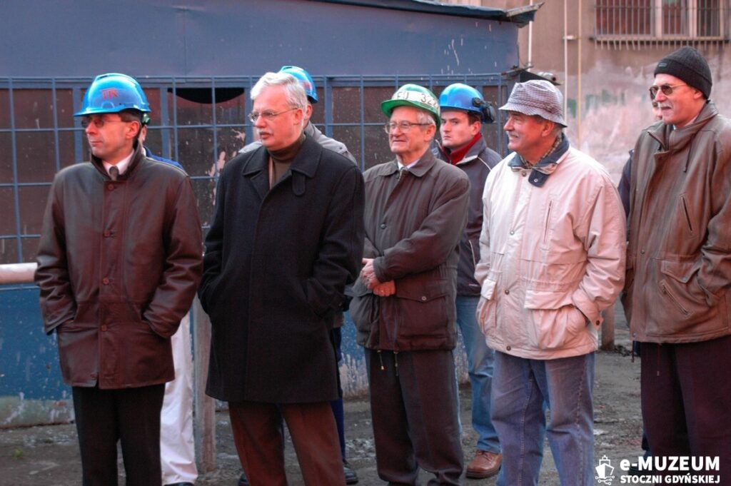 Chrzest i podniesienie bandery &ndash; 8168-15 - TAIPAN - 2006 &ndash; foto Tadeusz Lademann