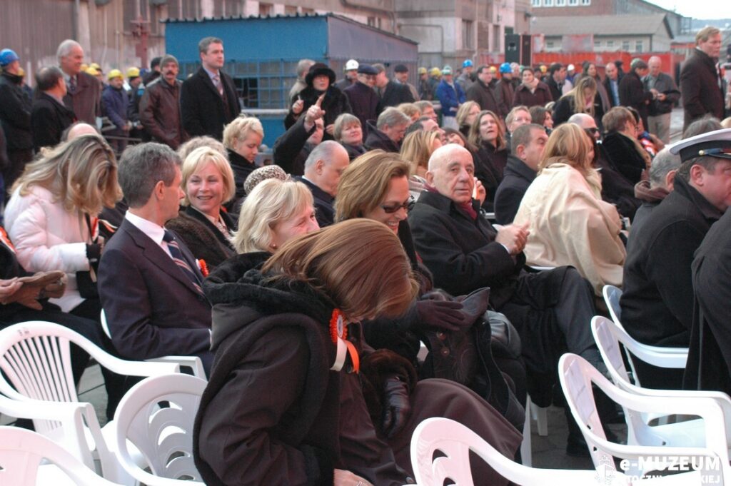 Chrzest i podniesienie bandery &ndash; 8168-15 - TAIPAN - 2006 &ndash; foto Tadeusz Lademann