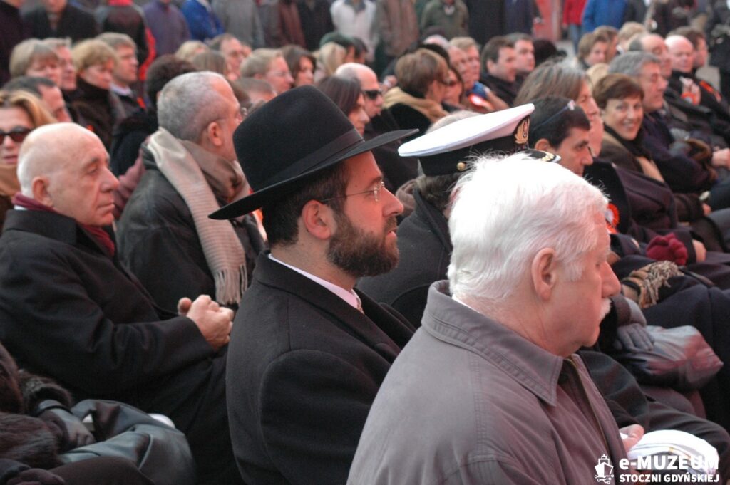 Chrzest i podniesienie bandery &ndash; 8168-15 - TAIPAN - 2006 &ndash; foto Tadeusz Lademann