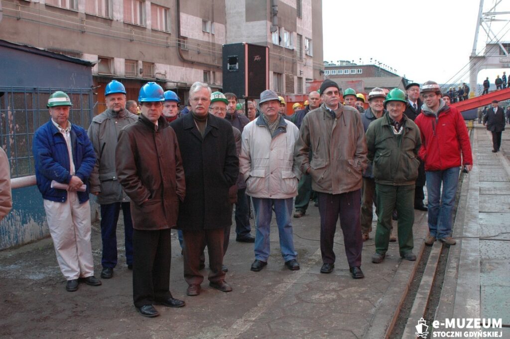 Chrzest i podniesienie bandery &ndash; 8168-15 - TAIPAN - 2006 &ndash; foto Tadeusz Lademann