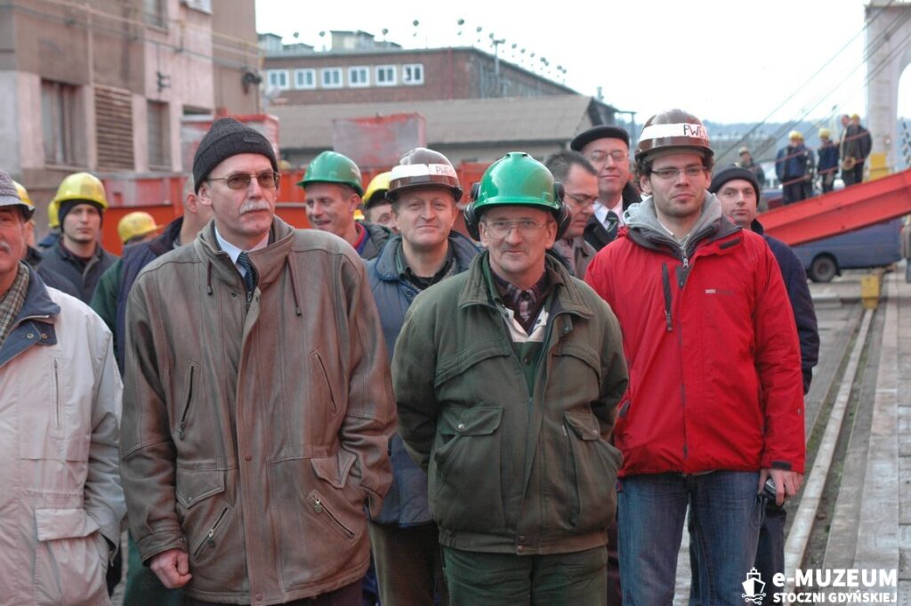 Chrzest i podniesienie bandery &ndash; 8168-15 - TAIPAN - 2006 &ndash; foto Tadeusz Lademann