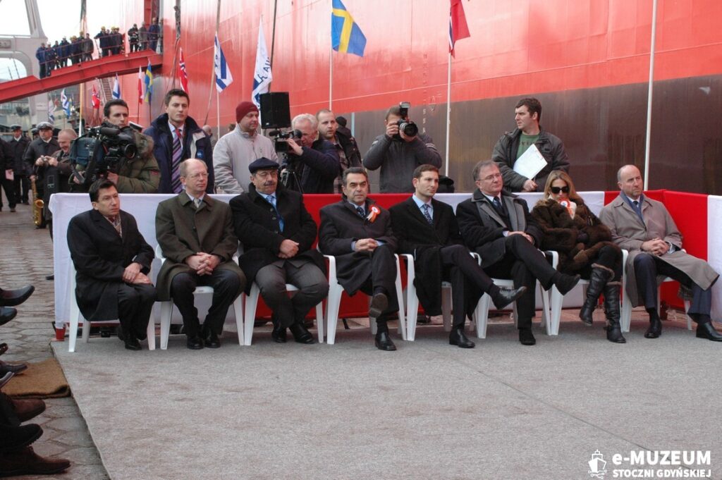 Chrzest i podniesienie bandery &ndash; 8168-15 - TAIPAN - 2006 &ndash; foto Tadeusz Lademann
