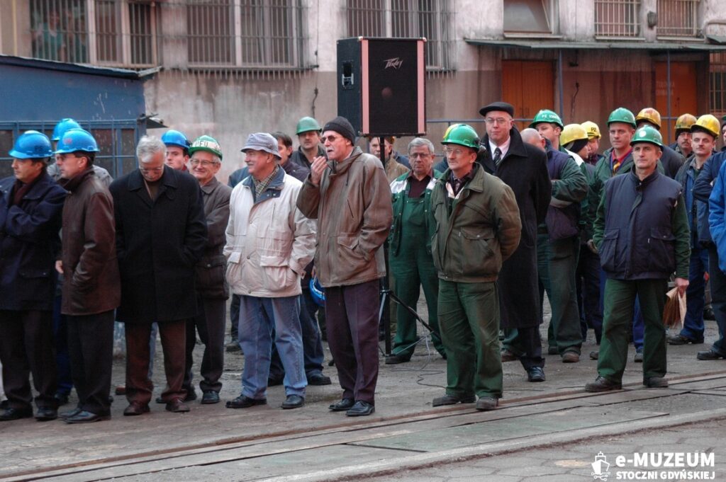 Chrzest i podniesienie bandery &ndash; 8168-15 - TAIPAN - 2006 &ndash; foto Tadeusz Lademann