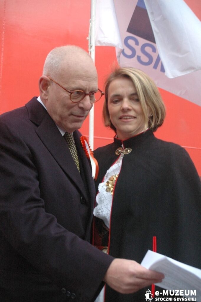 Chrzest i podniesienie bandery &ndash; 8168-15 - TAIPAN - 2006 &ndash; foto Tadeusz Lademann