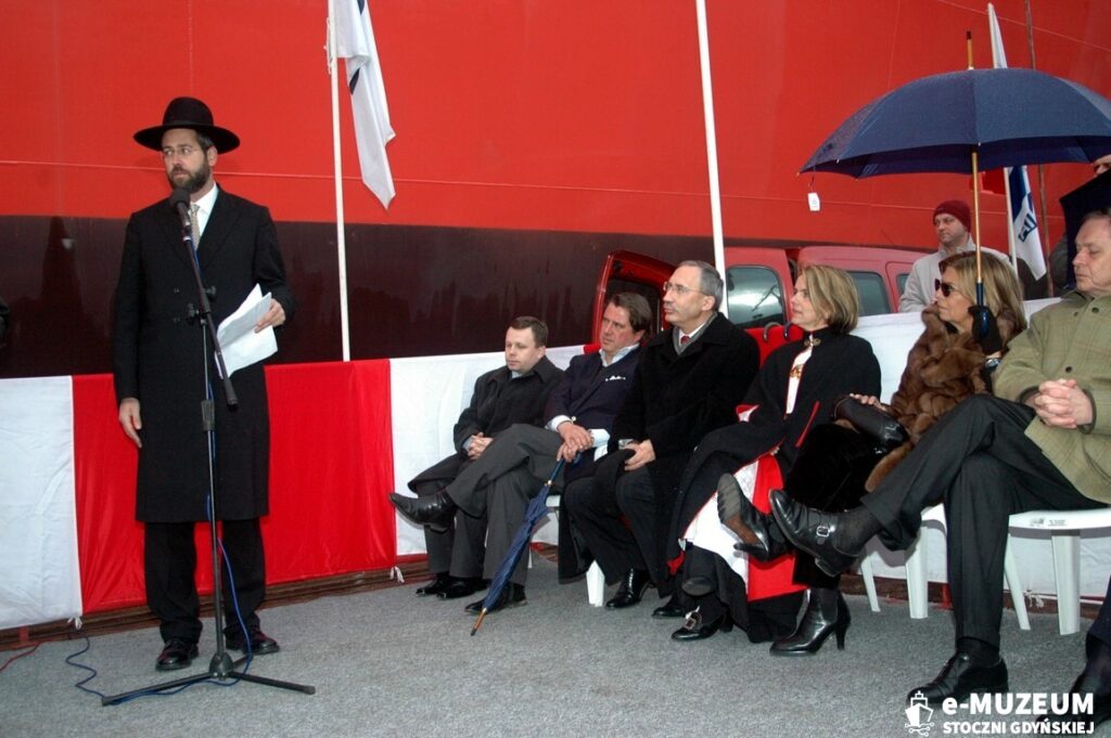 Chrzest i podniesienie bandery &ndash; 8168-15 - TAIPAN - 2006 &ndash; foto Tadeusz Lademann