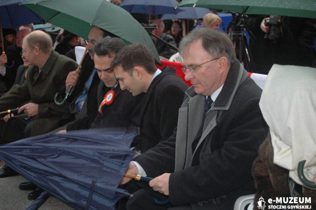 Chrzest i podniesienie bandery &ndash; 8168-15 - TAIPAN - 2006 &ndash; foto Tadeusz Lademann