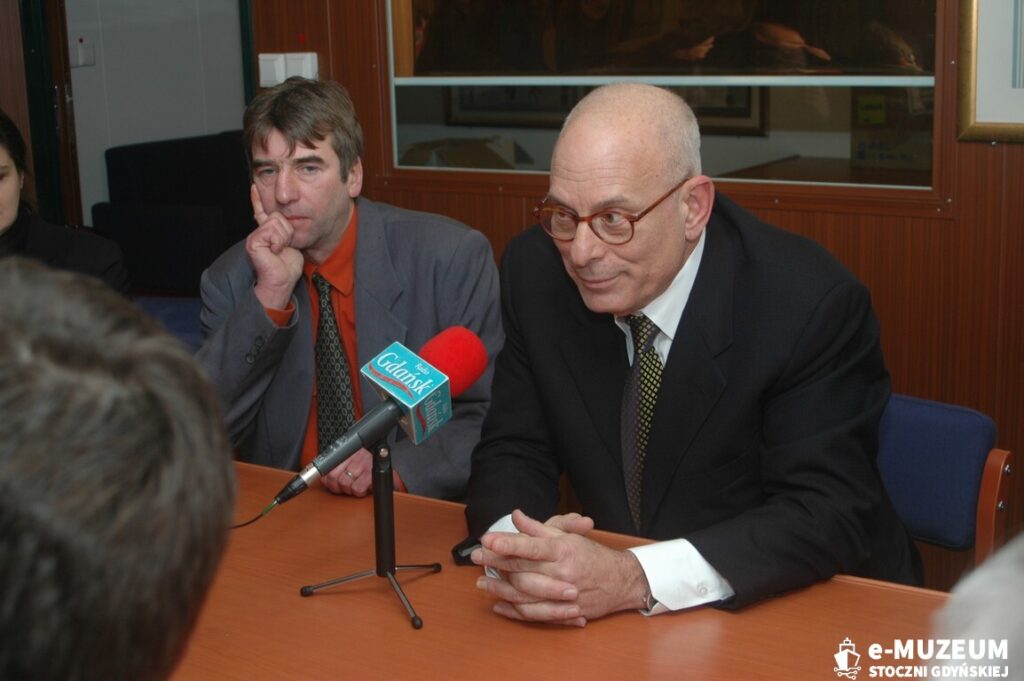Chrzest i podniesienie bandery &ndash; 8168-15 - TAIPAN - 2006 &ndash; foto Tadeusz Lademann