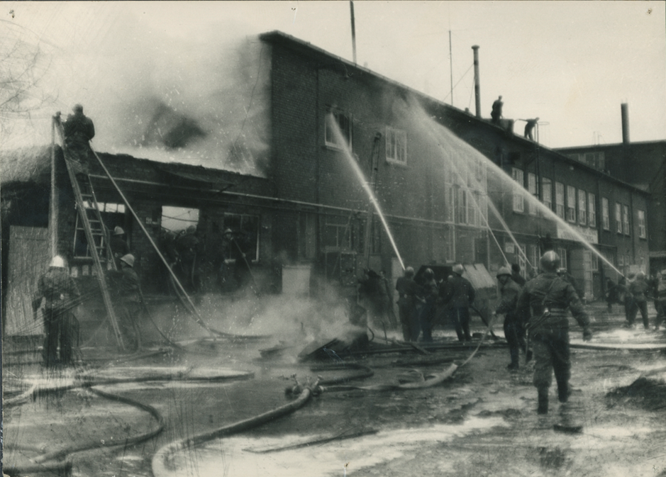 Straż pożarna - Ćwiczenia gaszenia pożarów na statku w budowie – rok 1960