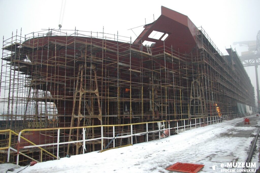 Budowa statk&oacute;w w dokach &ndash; 8168-13 - 2.01.06 &ndash; foto. Tadeusz Lademann
