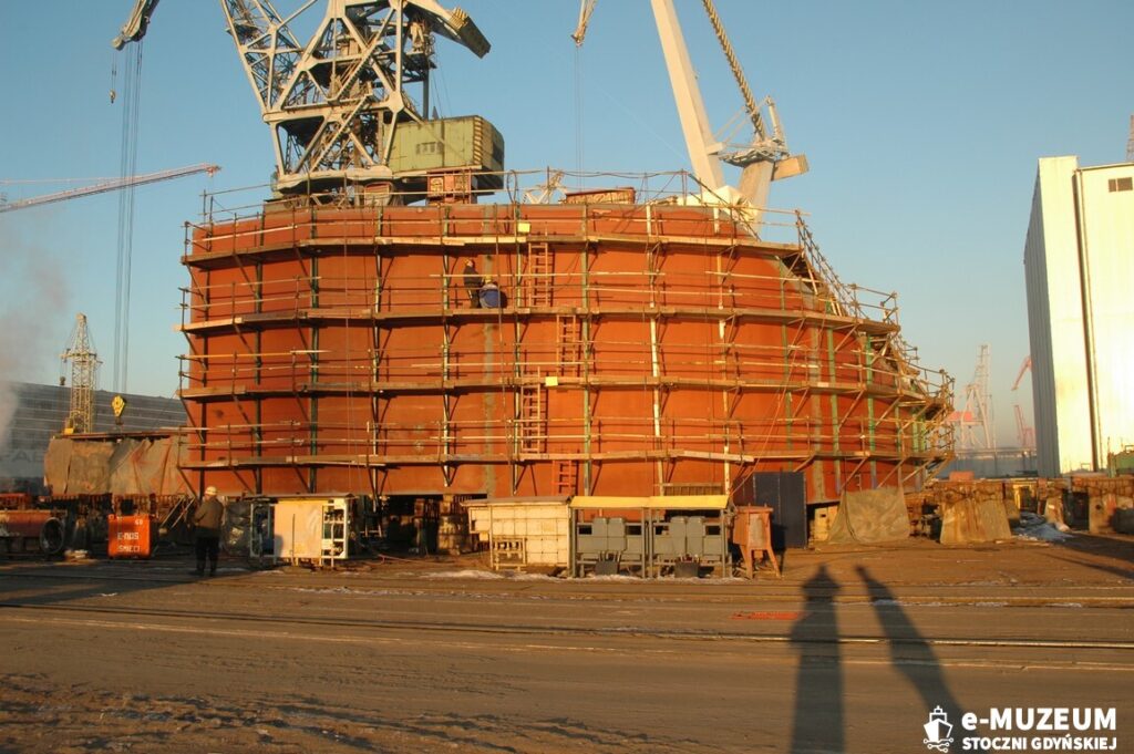 Budowa statk&oacute;w w dokach &ndash; 8168-13 - 9.01.06 &ndash; foto. Tadeusz Lademann