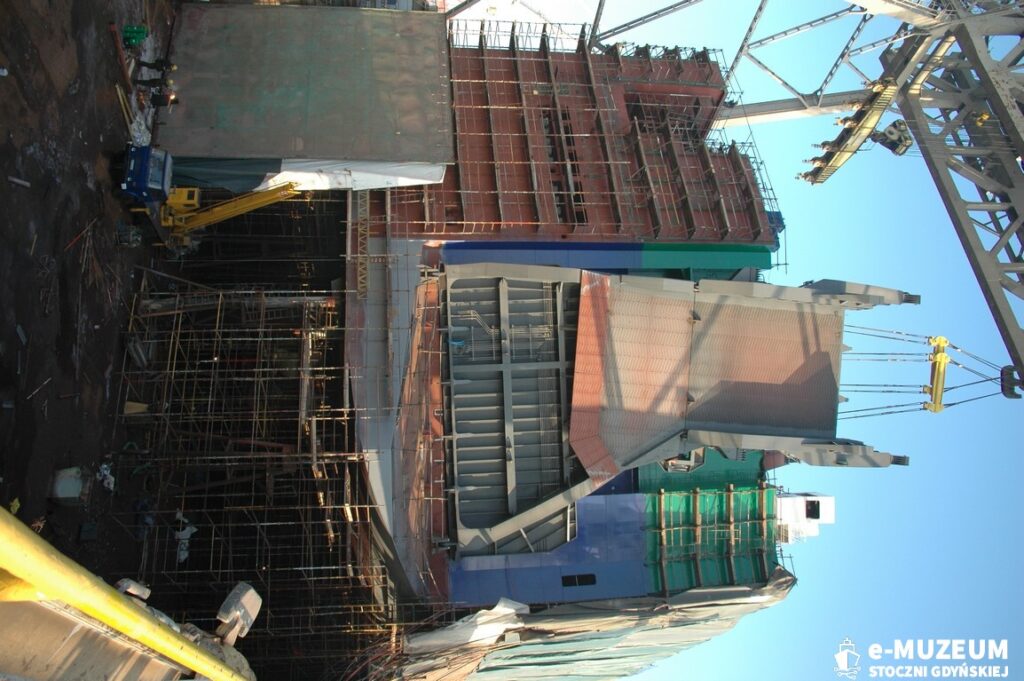 Budowa statk&oacute;w w dokach &ndash; 8168-13 - 16.01.06 &ndash; foto. Tadeusz Lademann