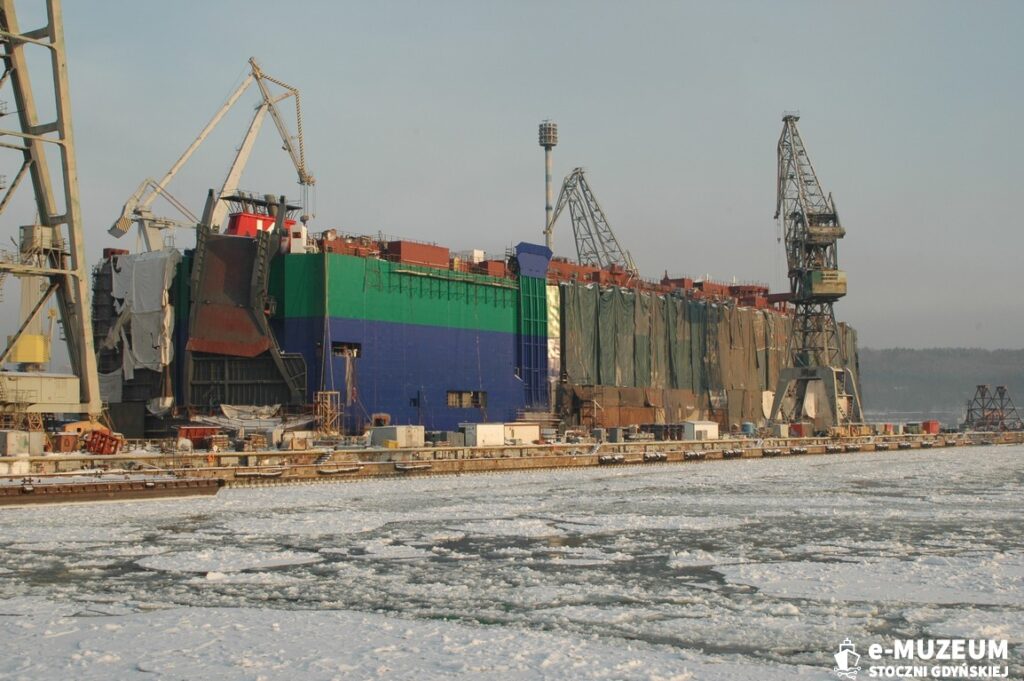 Budowa statk&oacute;w w dokach &ndash; 8168-13 - 23.01.06 &ndash; foto. Tadeusz Lademann