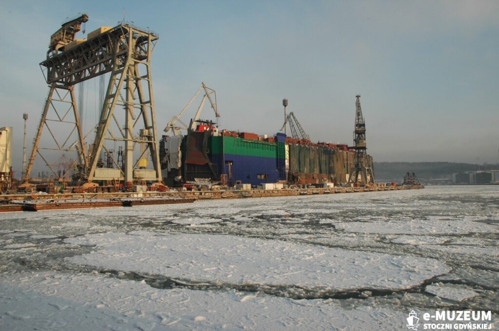 Budowa statk&oacute;w w dokach &ndash; 8168-13 - 23.01.06 &ndash; foto. Tadeusz Lademann