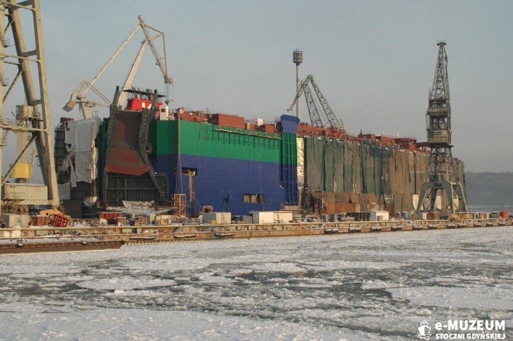 Budowa statk&oacute;w w dokach &ndash; 8168-13 - 23.01.06 &ndash; foto. Tadeusz Lademann