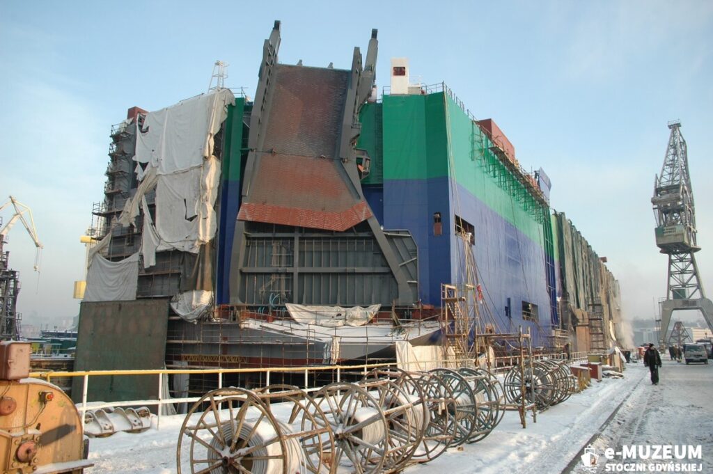 Budowa statk&oacute;w w dokach &ndash; 8168-13 - 23.01.06 &ndash; foto. Tadeusz Lademann