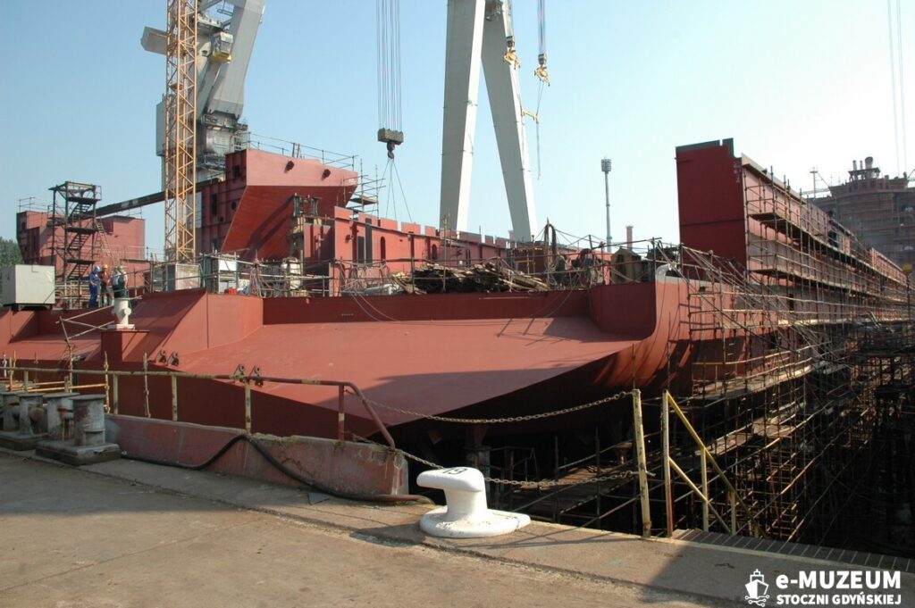 Budowa statk&oacute;w w dokach &ndash; 8245-3 - 10.07.06 &ndash; foto. Tadeusz Lademann