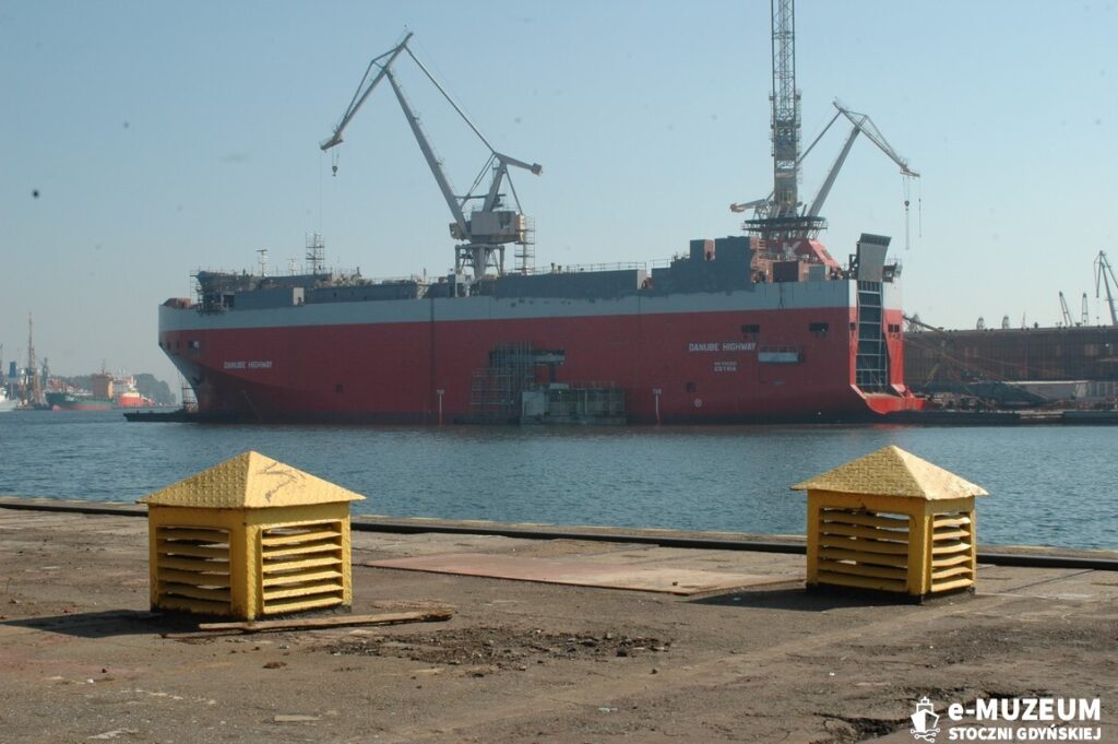 Budowa statk&oacute;w w dokach &ndash; 8245-3 - 12.09.06 &ndash; foto. Tadeusz Lademann