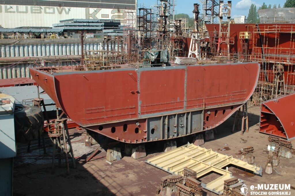 Budowa statk&oacute;w w dokach &ndash; 8245-3 - 22.05.06 &ndash; foto. Tadeusz Lademann