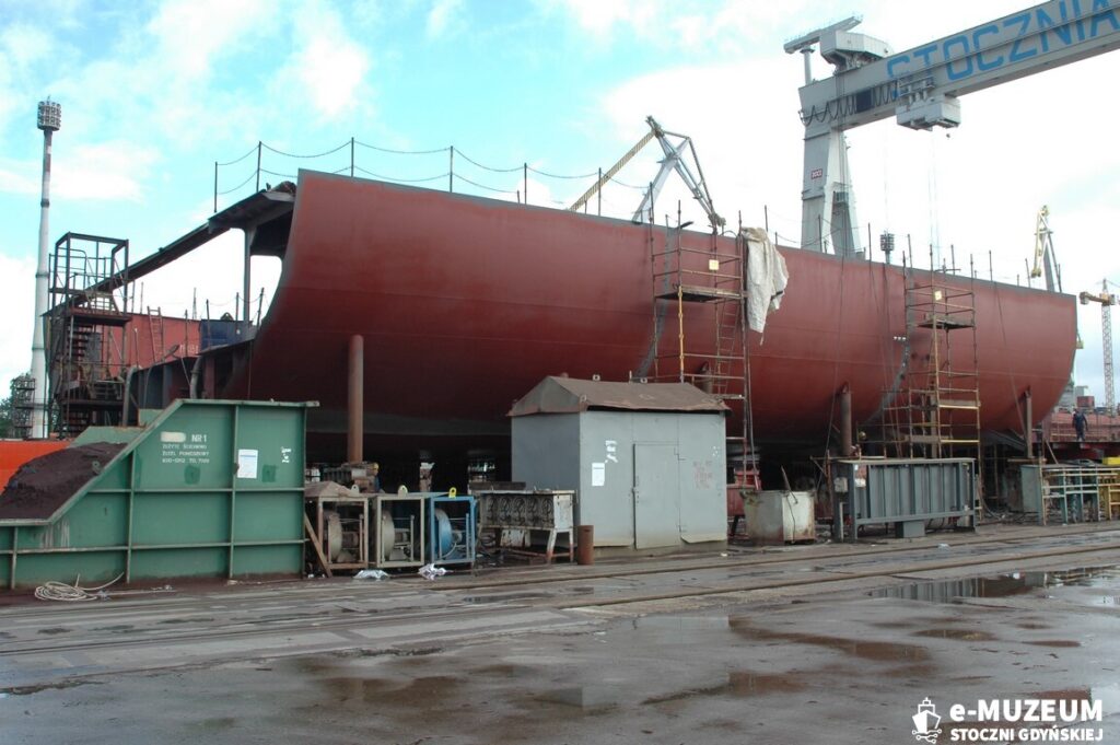 Budowa statk&oacute;w w dokach &ndash; 8245-3 - 29.05.06 &ndash; foto. Tadeusz Lademann