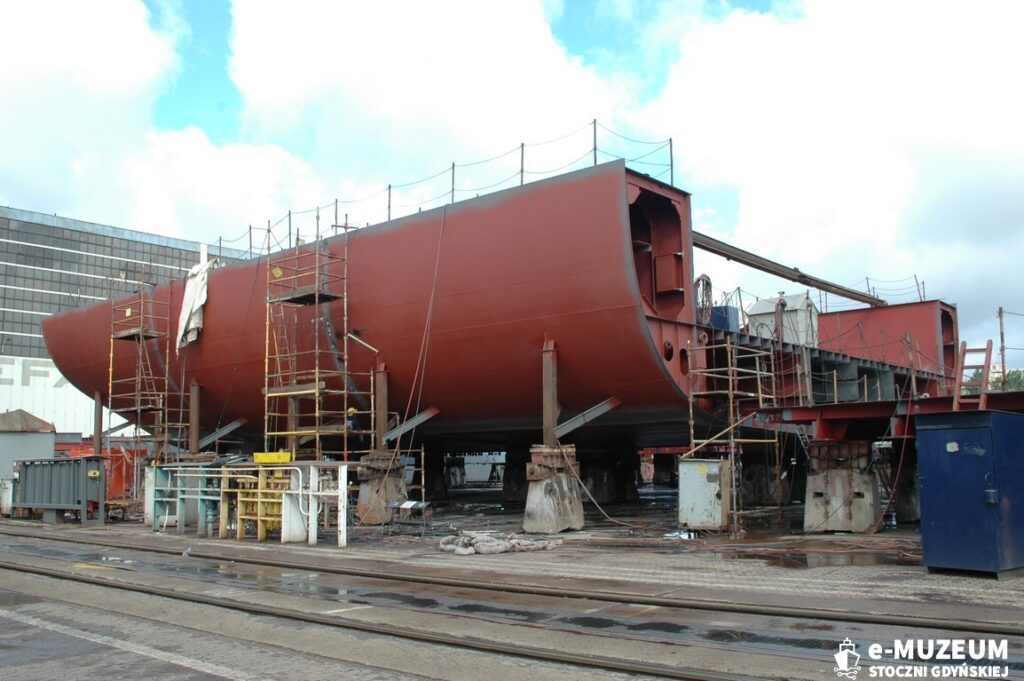 Budowa statk&oacute;w w dokach &ndash; 8245-3 - 29.05.06 &ndash; foto. Tadeusz Lademann