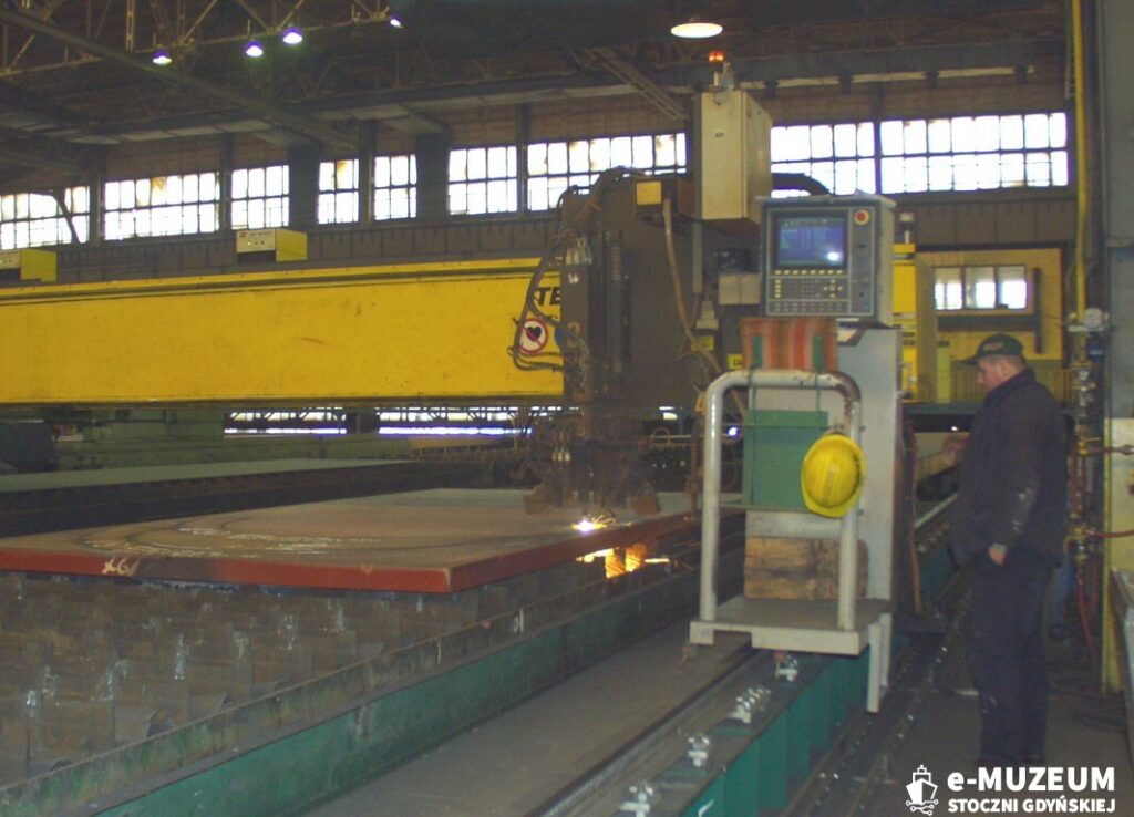 Budowa statk&oacute;w &ndash; 8245-2 - Rozkr&oacute;j blach &ndash; foto. Tadeusz Lademann