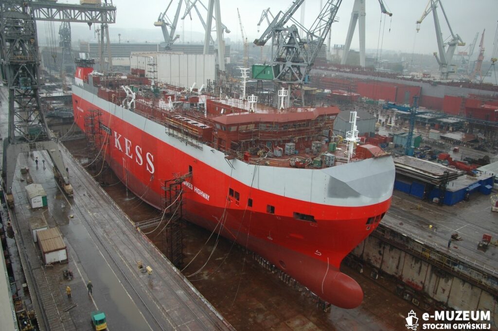 Wodowania statk&oacute;w - 8234-3 - THAMES HIGHWAY - 2005 - foto. Tadeusz Lademann