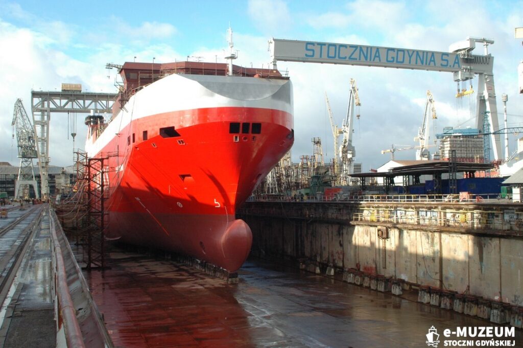 Wodowania statk&oacute;w - 8234-3 - THAMES HIGHWAY - 2005 - foto. Tadeusz Lademann