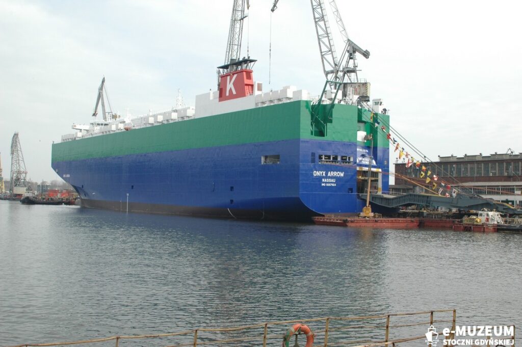 Statki - 8168-13 - ONYX ARROW - 2006 - foto. Tadeusz Lademann