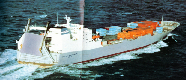Fotografia przedstawia pierwszy statek z serii trzech o symbol budowy B-484 (m/s Hoegh Banniere) zbudowany na zamówienie armatora z Norwegii. Statek w eksploatacji od 1980 Roku. (fotka Domena publiczna).