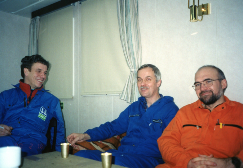 luty 2000 / próby morskie 8168/2 od lewej: S.W. Smoleński, J. Postek, A. Borowski (ze zbiorów J. Postka).