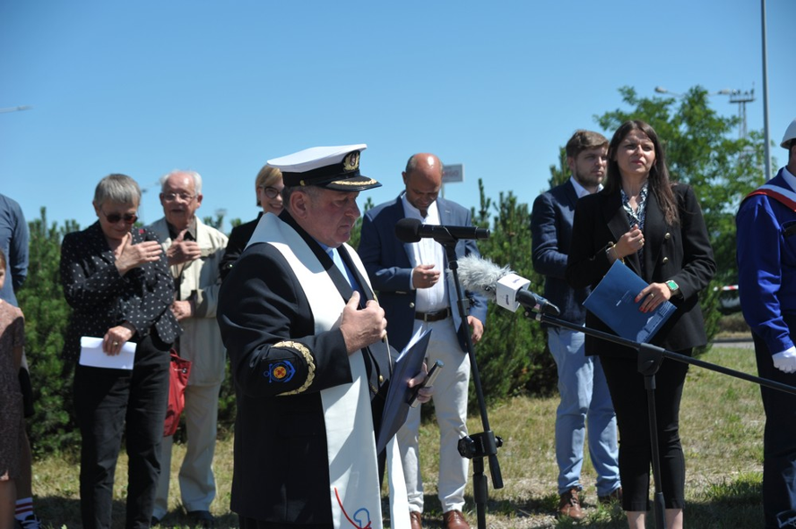 Rondo poświeci o. dr Edward Pracz. Tu głosi prawdę o walorach W. Żychskiego, o szacunku dla pracy, przyjaźni i o tym jak pamiętamy ludzi szczególnie zasłużonych dla stoczniowej i lokalnej społeczności.