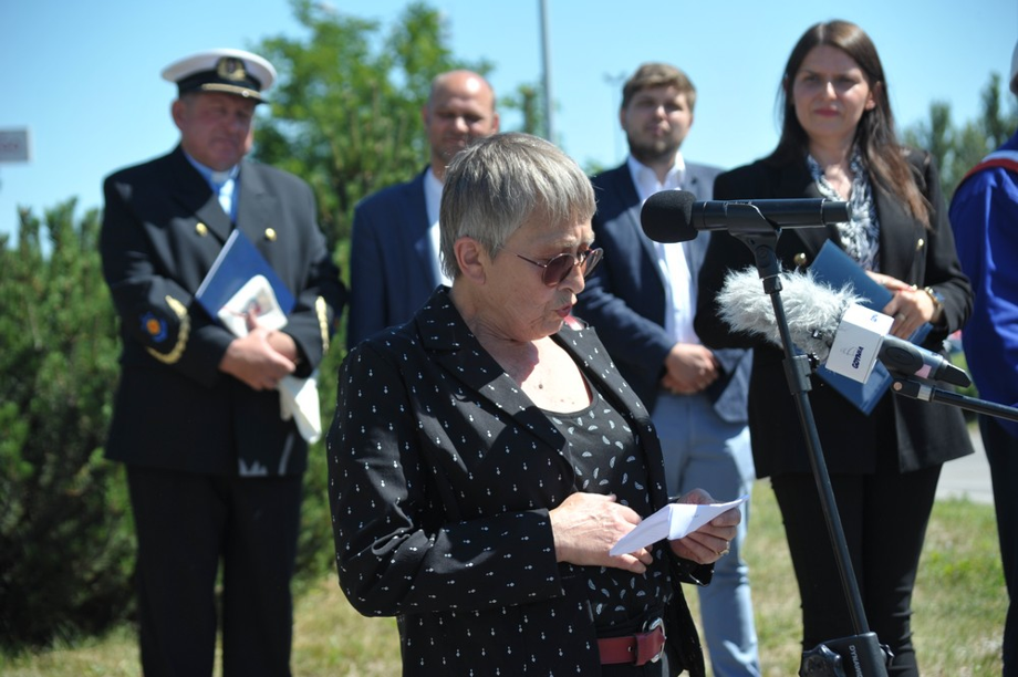 Żona Wojciecha Żychskiego p. Marta Żychska opowiedziała z wielkim wzruszeniem, iż  dopiero teraz rozumie ten „drugi” dom jakim dla jej męża była stocznia i jego współpracownicy, o których niekiedy w domu z dumą opowiadał Wojciech.