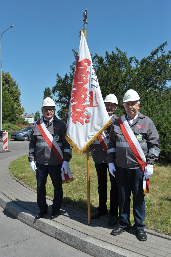 Poczet Sztandarowy tym razem NSZZ „SOLIDARNOŚĆ” Stoczni im. Komuny Paryskiej i Stoczni Gdynia S.A. uświetniający tą uroczystość.